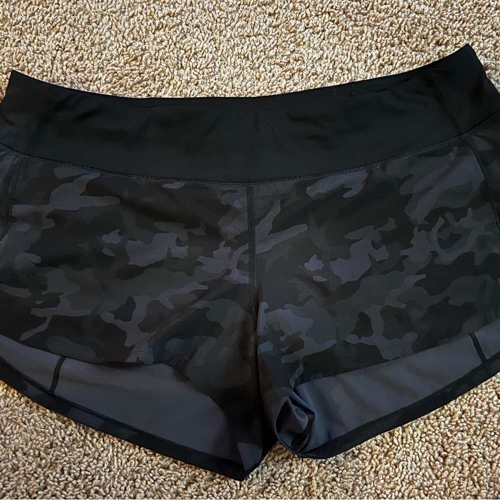 **SOLD** Lululemon Speed Up Shorts 2.5”